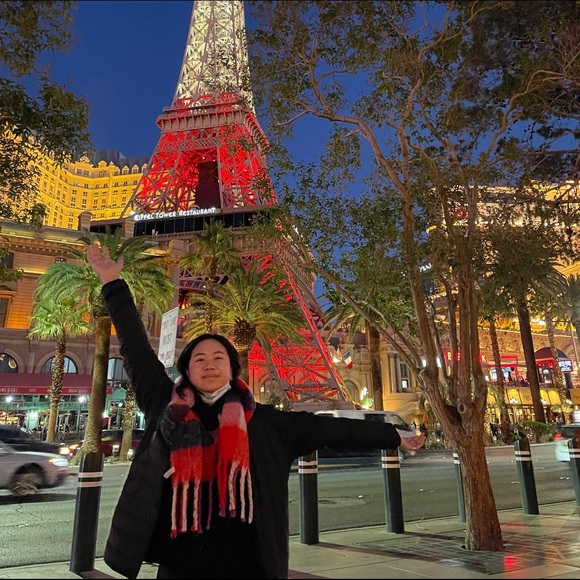 Meet your Posher, Gabi - Picture 1 of 1